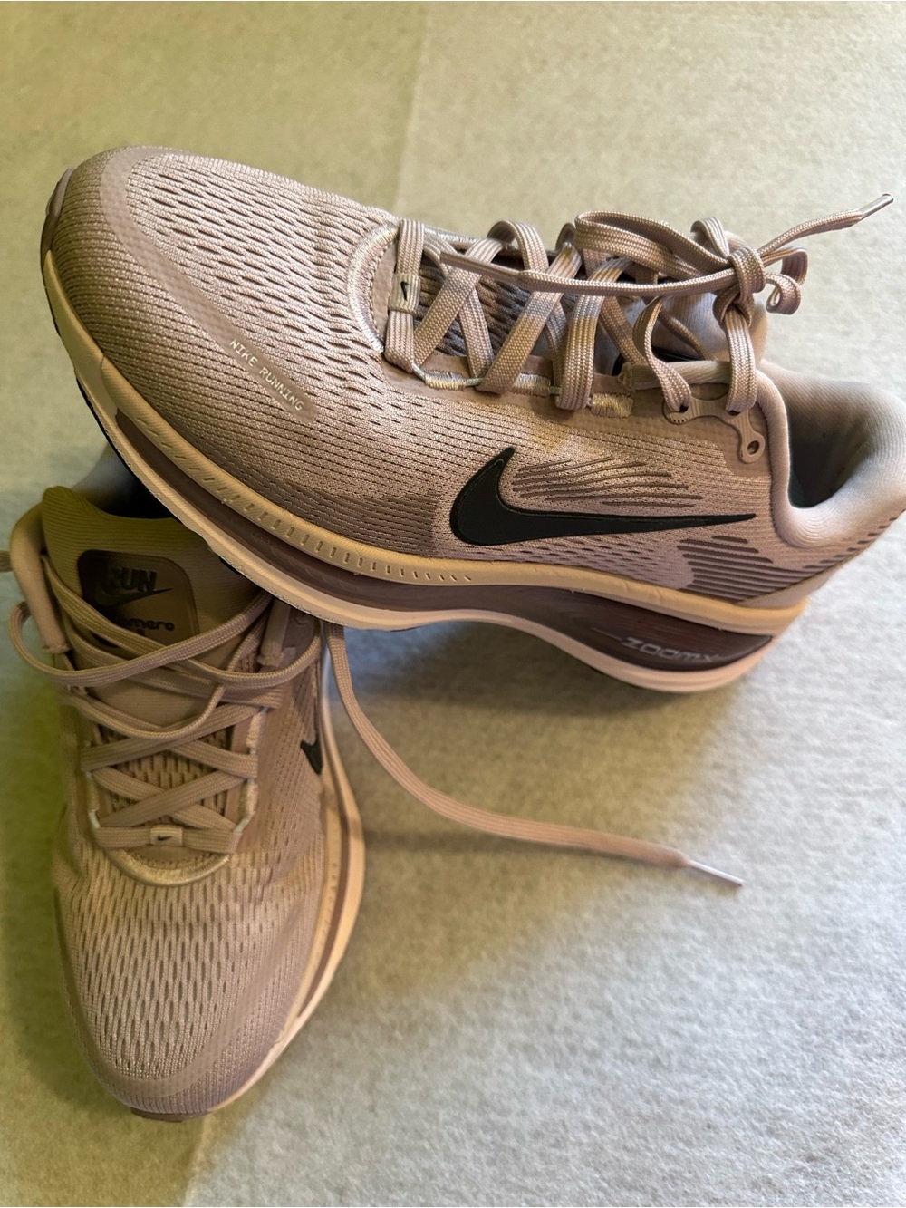 Nike Women's Vomero 18 "Particle Rose" Pink Running Shoes - Size 7.5. HM6804-607